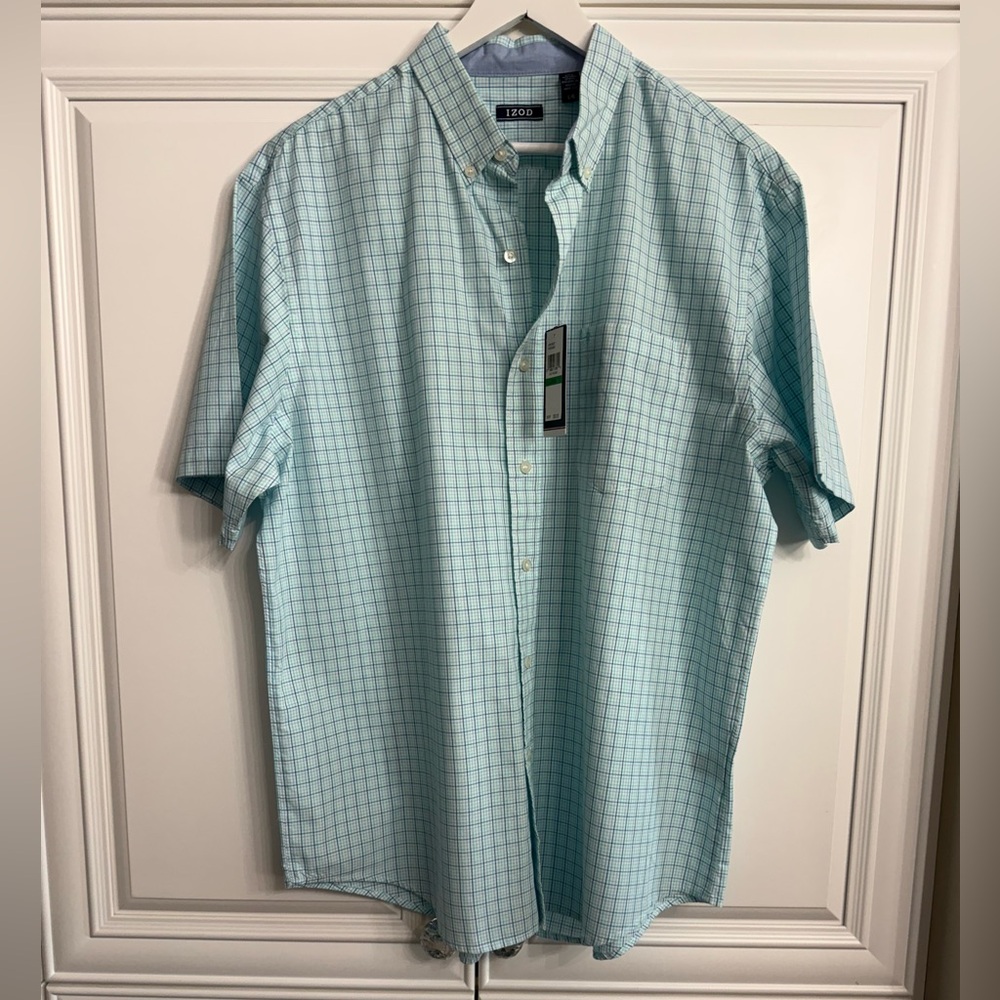 NWT IZOD Men’s Large Button Down Short Sleeve Shirt in Blue Radiance Check